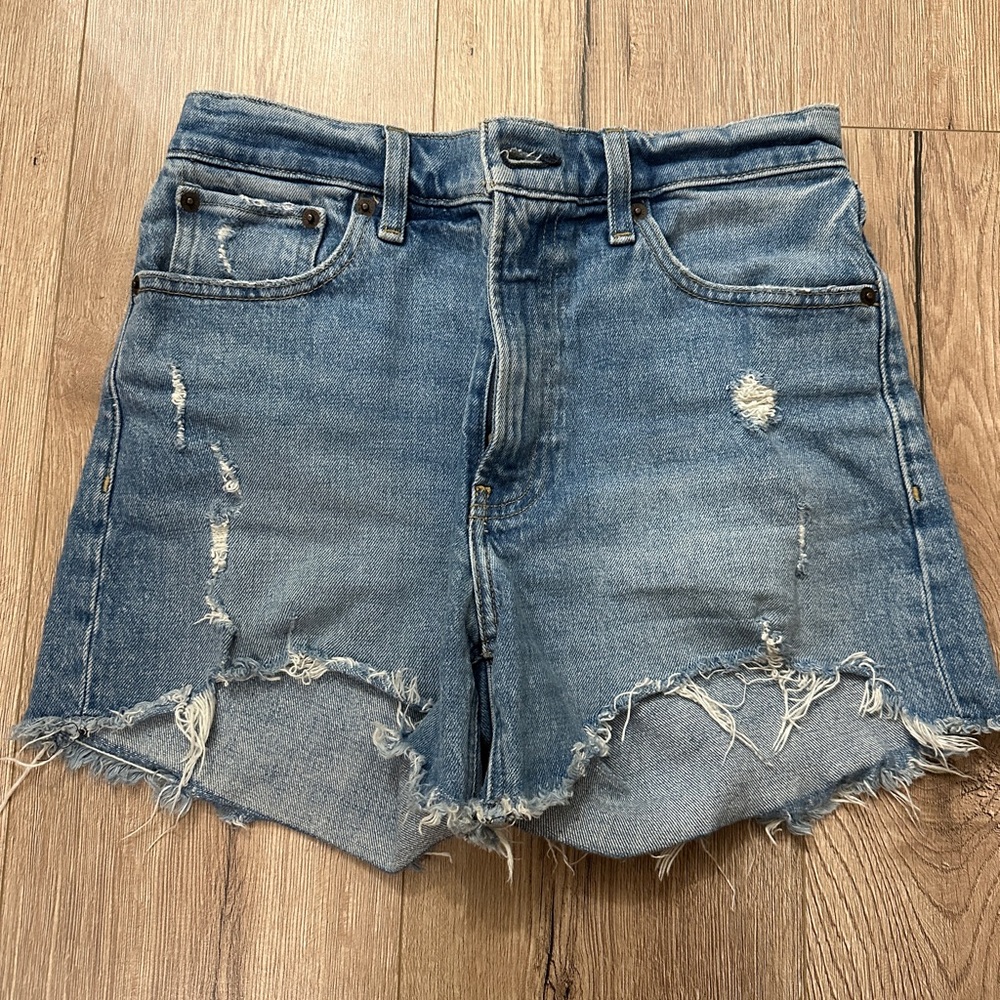 Abercrombie 4” Mom Shorts Size 2/26
